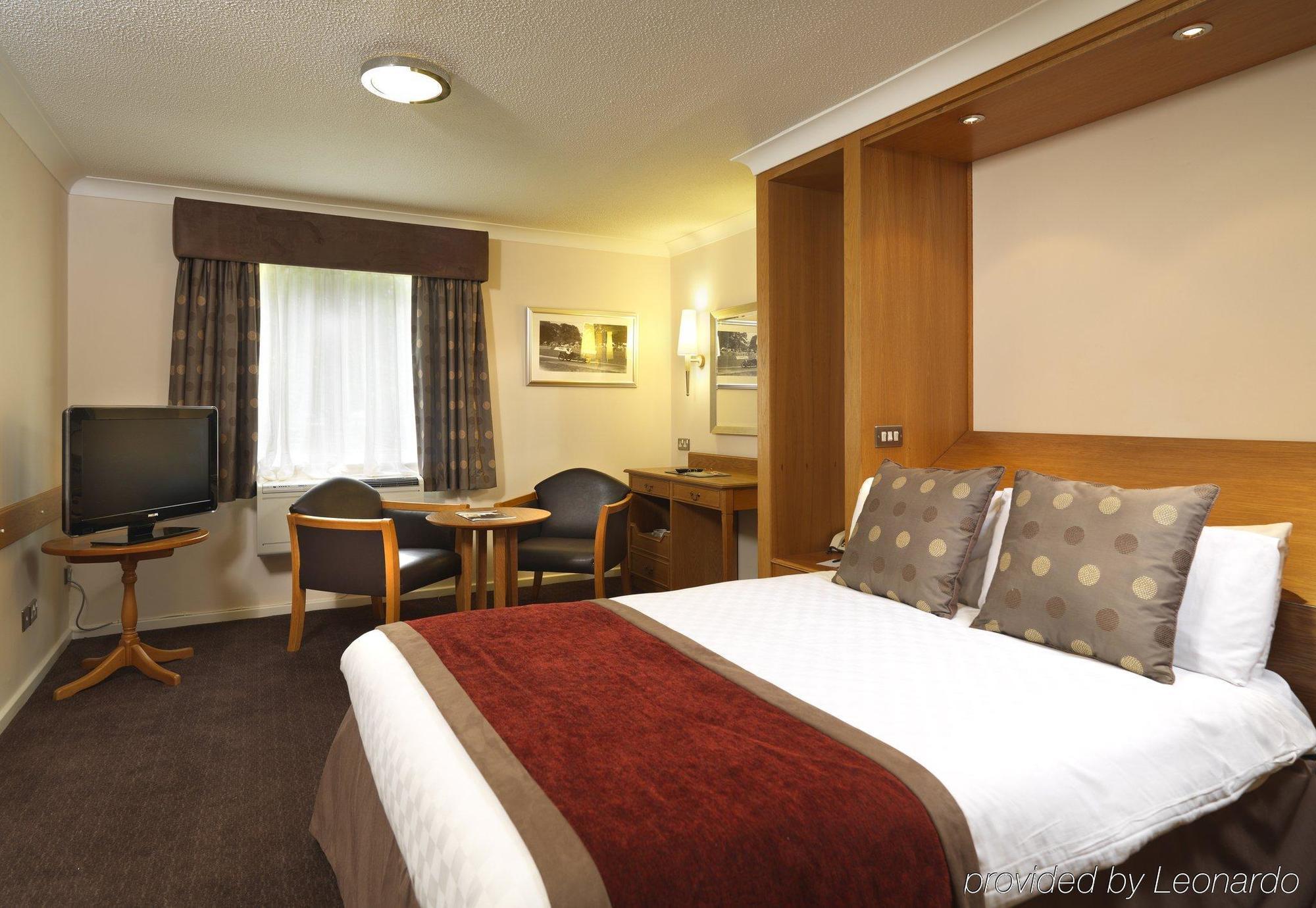 Hotel Jurys East Midlands Airport 4*