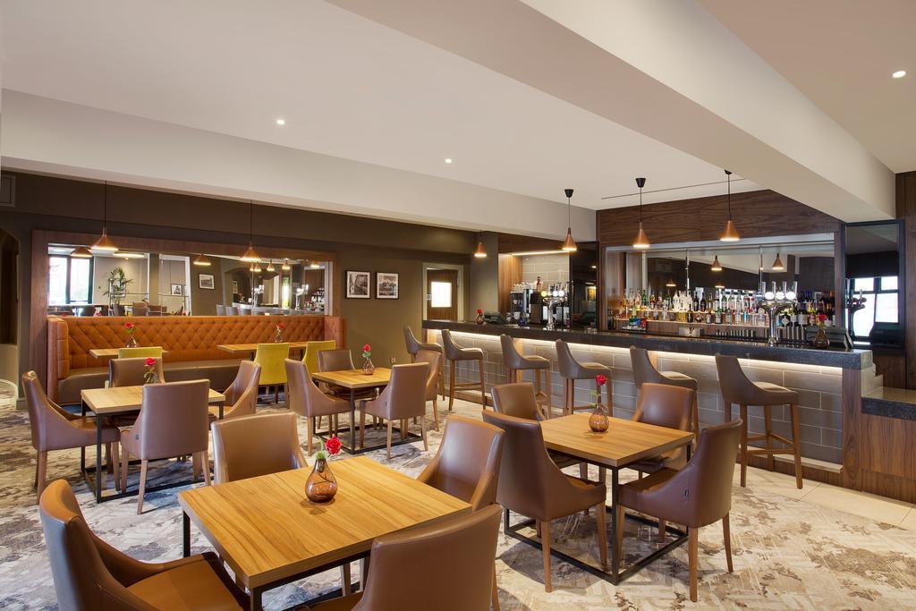 Leonardo East Midlands Airport 4*
